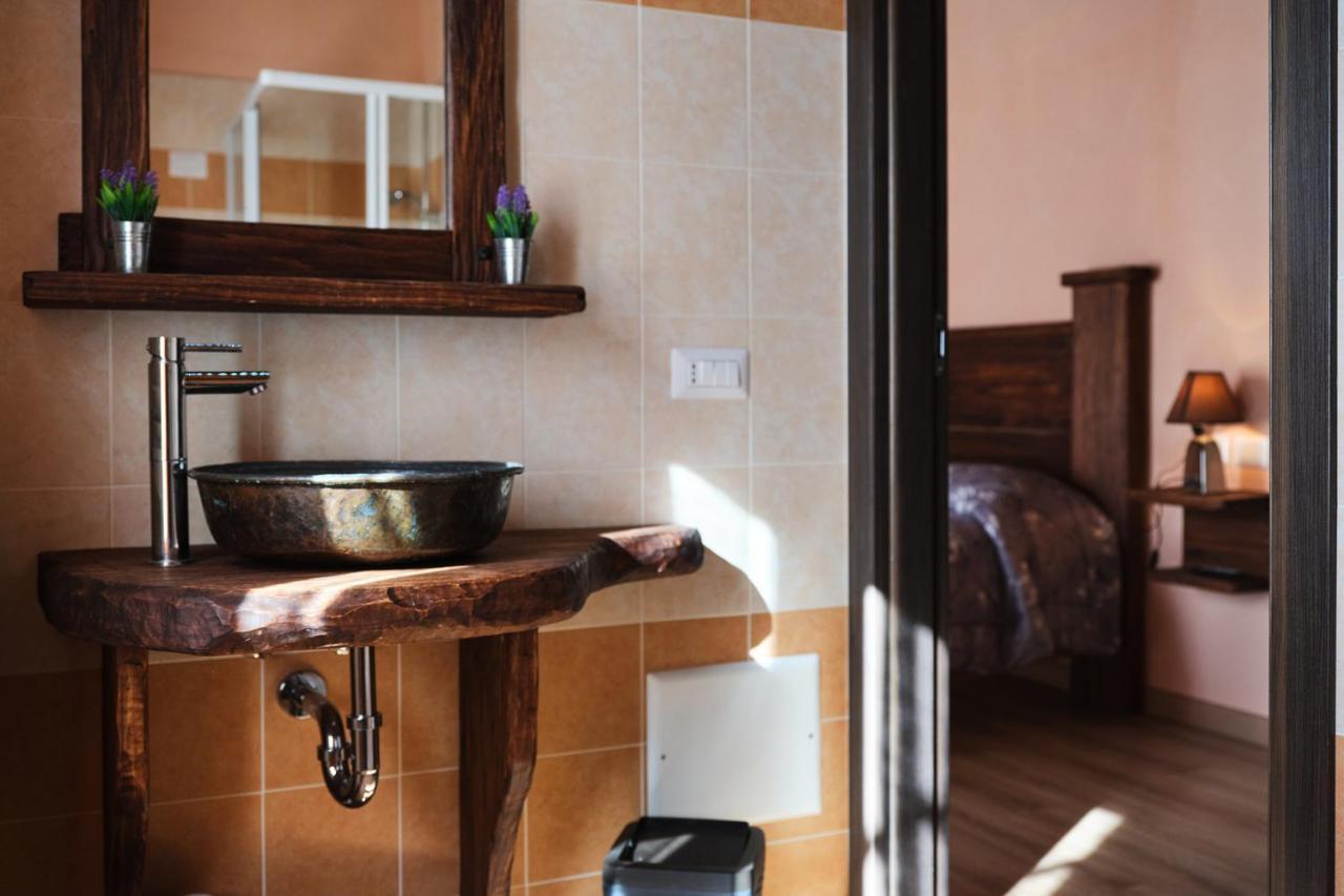 Circolo Operaio Acli Colloro Hotel ภายนอก รูปภาพ